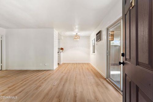 apt-10-22050 Calvert St, Woodland Hills, CA, 91367-3559 | Card Image