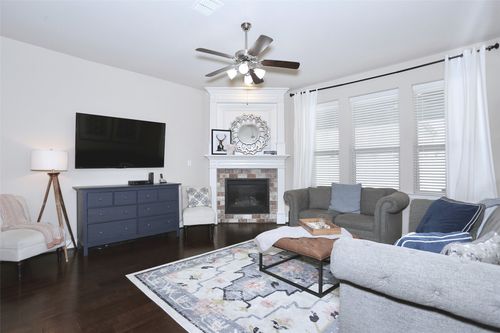 1104 3rd St, Argyle, TX, 76226-1658 | Card Image
