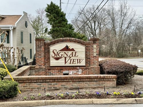 g87-900 Mountain Creek Rd, Chattanooga, TN, 37405-4508 | Card Image