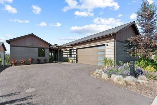 19135 Gateway Loop, Bend, OR, 97702-3731 | Card Image