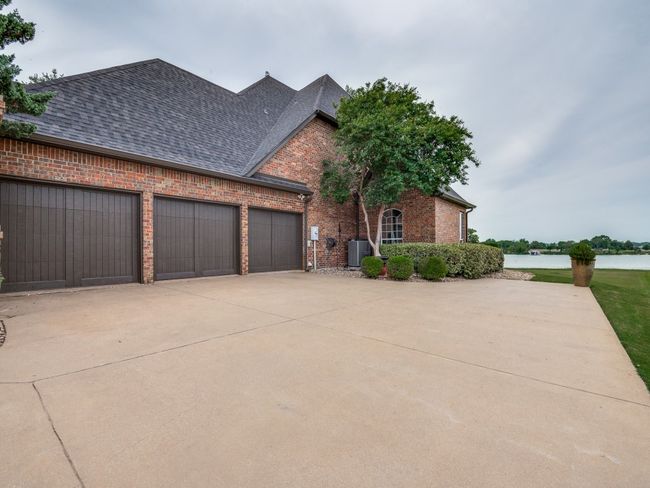 Three car garage | Image 19
