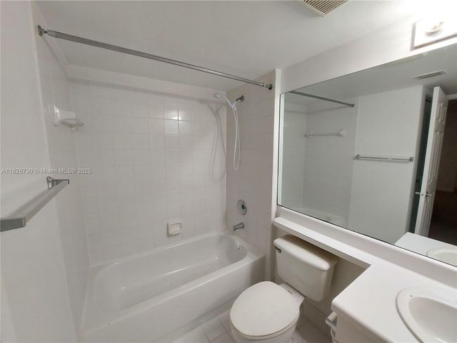 APT-125 - 2640 S University Dr, Condo with 2 bedrooms, 2 bathrooms and null parking in Davie FL | Image 27