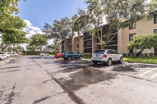 d2-203 Foxtail Dr, Greenacres, FL, 33415-6001 | Card Image