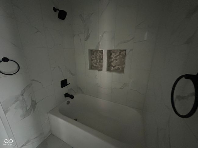 SHARED BATHROOM FOR PRIMARY BEDROOM AND BEDROOM 2 | Image 19