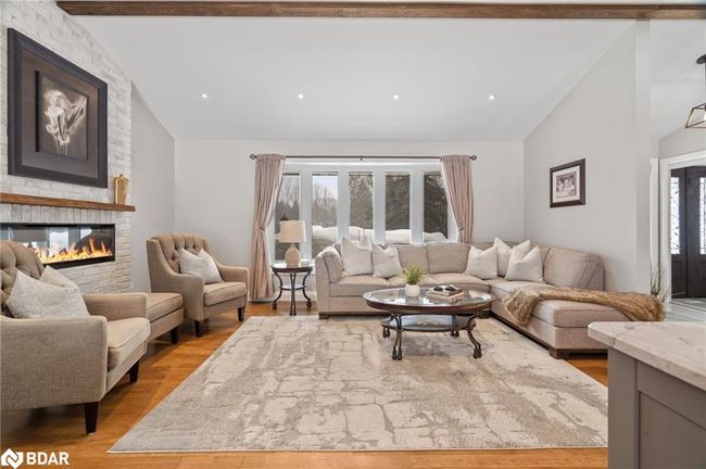 18 Mckibbon Ave, House other with 4 bedrooms, 3 bathrooms and 17 parking in Amaranth ON | Image 4
