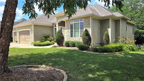 4308 Se Canter Dr, Lee's Summit, MO, 64082-8224 | Card Image