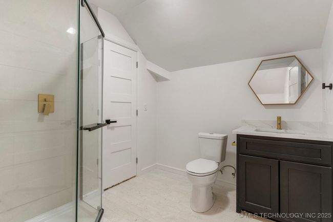 Upstairs bathroom | Image 64