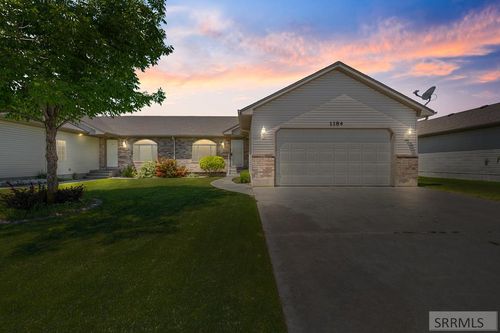 1184 Oak Meadow Cir, Ammon, ID, 83406-4727 | Card Image