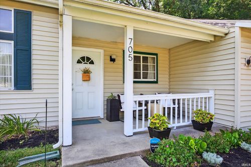 705 N Hanover Gln, Ellettsville, IN, 47429-1069 | Card Image