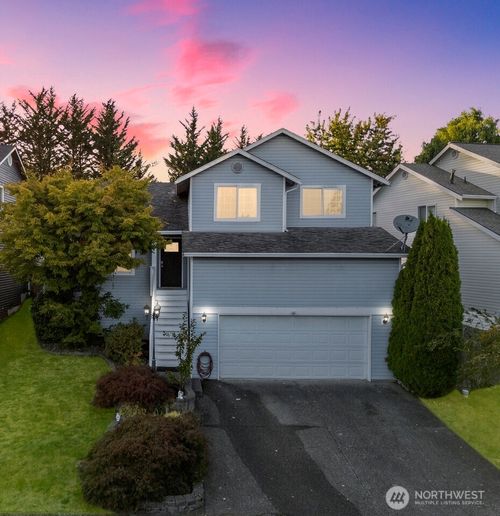 9303 16th Pl Ne, Lake Stevens, WA, 98258-8588 | Card Image