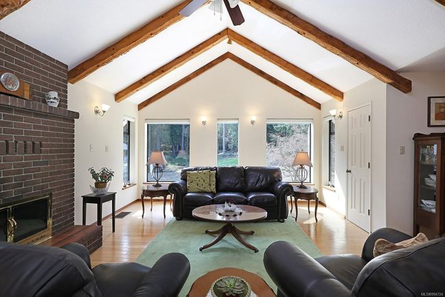 VAULTED CEILINGS THROUGHOUT WITH FIR BEAMS | Image 4