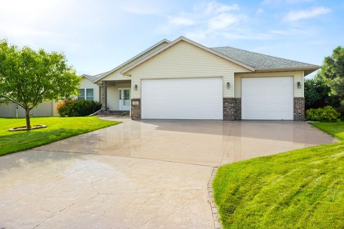 705 43 1/2 Ave S, Moorhead, MN, 56560-6766 | Card Image