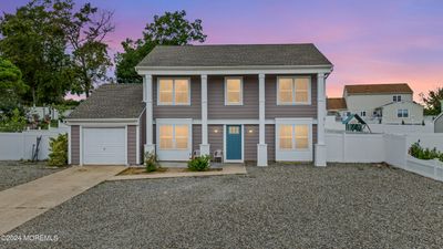 4 bedroom 2.5 bath Colonial | Image 1