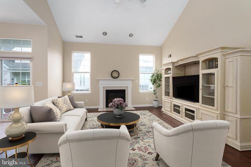 25 Aristotle Way, EAST WINDSOR, NJ, 08512-2551 | Card Image