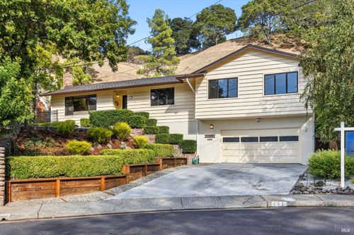 137 Gregory Dr, Fairfax, CA, 94930-1026 | Card Image