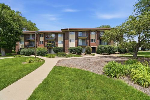 b12-5S066 Pebblewood Ln, Naperville, IL, 60563-8318 | Card Image
