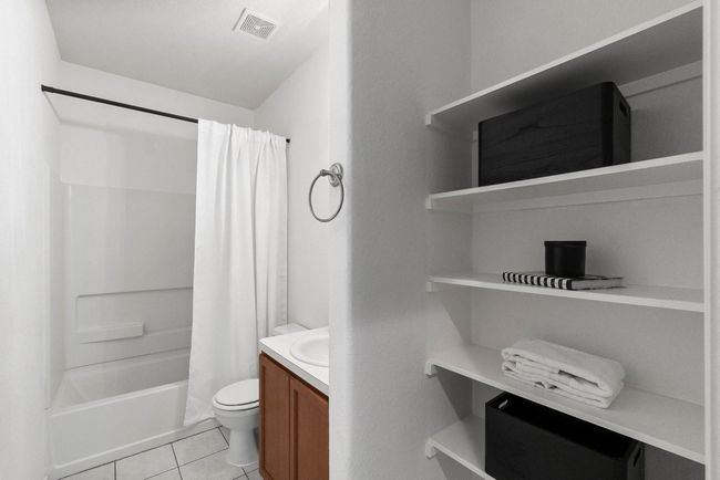 Secondary bathroom | Image 11