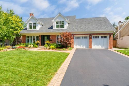 385 Rosslyn Dr, Burlington, ON, L7N1S5 | Card Image