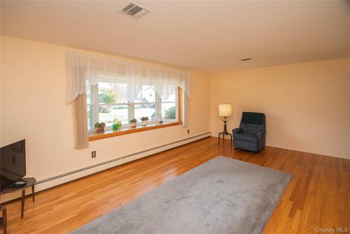 44 Lamb Ave, Saugerties, NY, 12477-2240 | Card Image