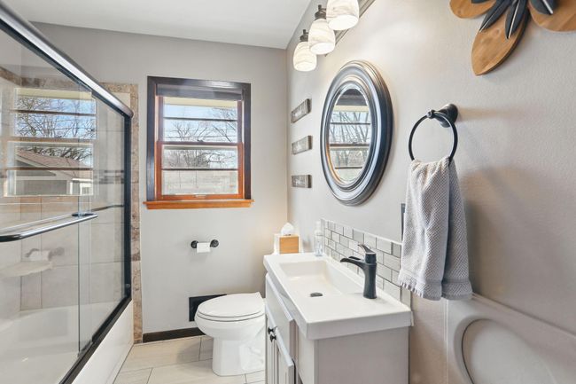 Remodeld full bath with new tile flooring in 2024 | Image 17