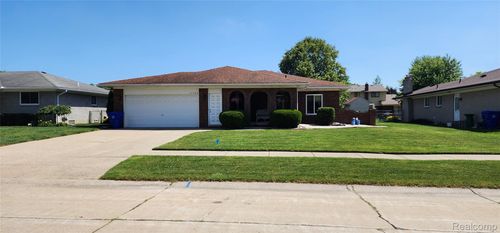 15480 Sherwood, Fraser, MI, 48026-4704 | Card Image