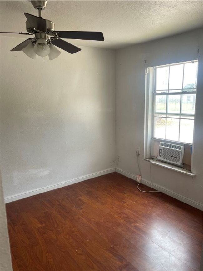 307 S 3 Rd St, Home with 1 bedrooms, 0 bathrooms and null parking in Alice TX | Image 4
