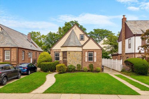 48 212th St, Bayside Hills, NY, 11364-1213 | Card Image