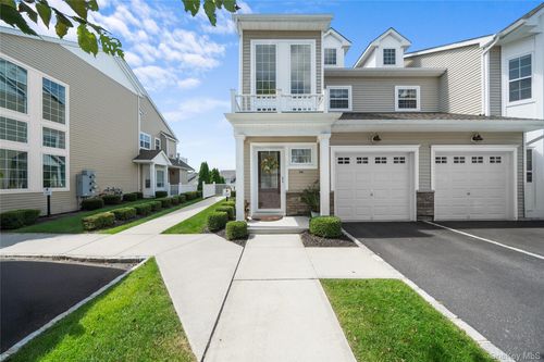 186 Halley Dr, Blue Point, NY, 11772-6516 | Card Image