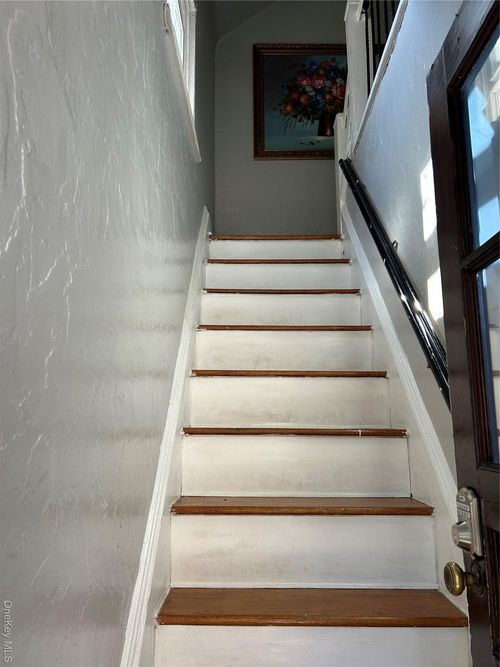 1095 Mile Square Rd, Yonkers, NY, 10704-1612 | Card Image