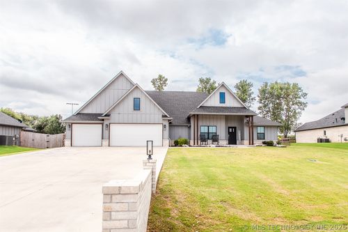 2429 Union St, Collinsville, OK, 74021-1734 | Card Image