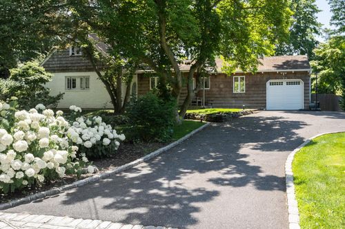 35 Turtle Cove Ln, Huntington, NY, 11743-3867 | Card Image