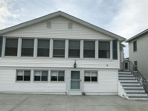 down-18 Lowell St, Seabrook, NH, 03874-4830 | Card Image