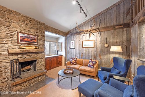 25-2-3-3730 N Lake Creek Dr, Wilson, WY, 83014-9229 | Card Image