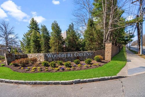 35 Chestnut Ln, Woodbury, NY, 11797-1914 | Card Image