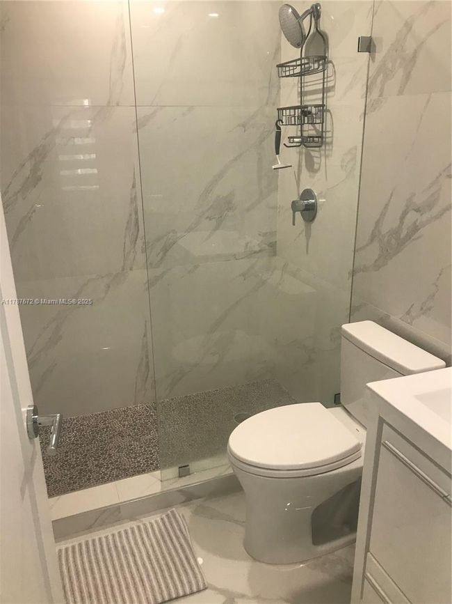 APT-4 - 2816 Pine Tree Dr, Condo with 1 bedrooms, 1 bathrooms and null parking in Miami FL | Image 6
