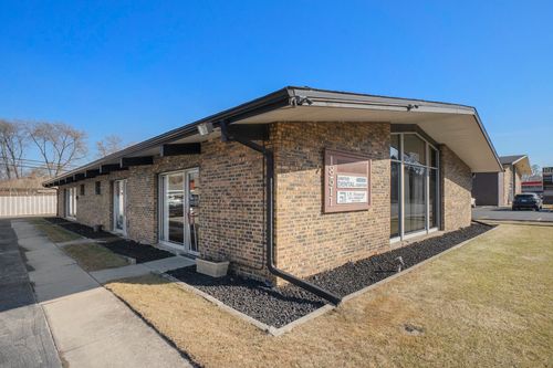 2a-18511 Torrence Ave, Lansing, IL, 60438-2851 | Card Image