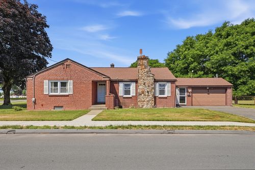 92 Laconia St, Ludlow, MA, 01056-3622 | Card Image