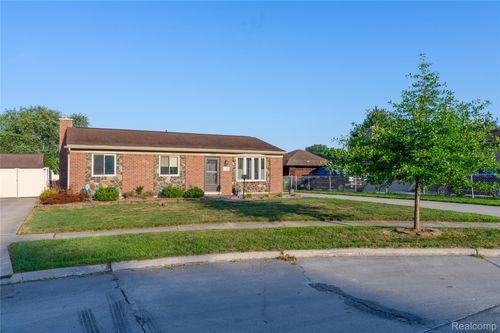 13820 Somerset Ct, Southgate, MI, 48195-3074 | Card Image