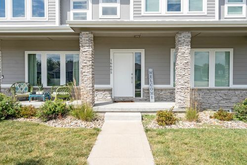 16605 Wilden Dr, Clive, IA, 50325-1344 | Card Image