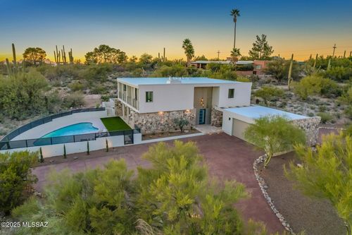 6735 N Camino Padre Isidoro, Tucson, AZ, 85718-2037 | Card Image