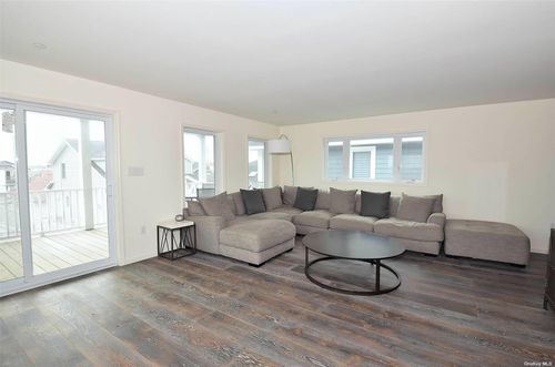 31 Florida St, Long Beach, NY, 11561-1107 | Card Image