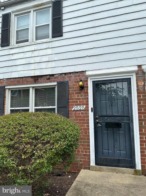 2525 Iverson St, Temple Hills, MD, 20748-3105 | Card Image