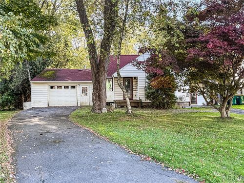 132 Van Mara Dr, Syracuse, NY, 13212-2318 | Card Image