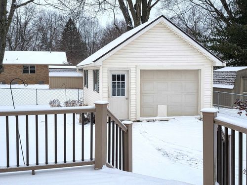 819 Meadow Dr, Davison, MI, 48423-1047 | Card Image