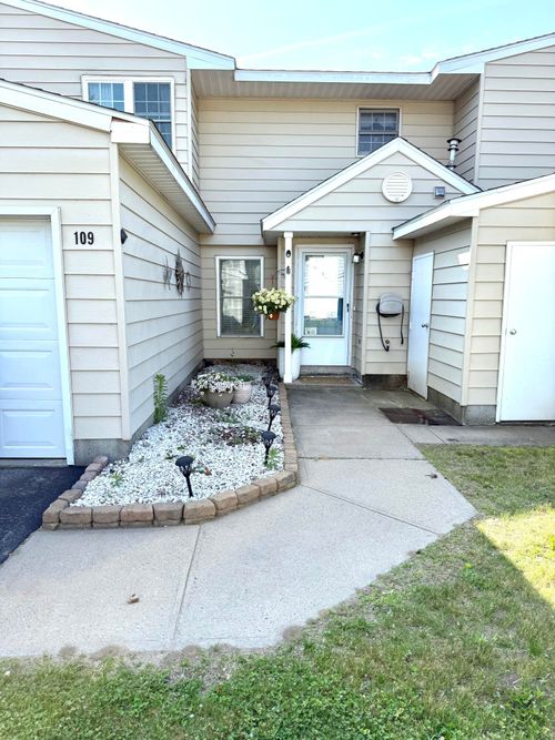 109 Maine Rd, Plattsburgh, NY, 12903-4004 | Card Image