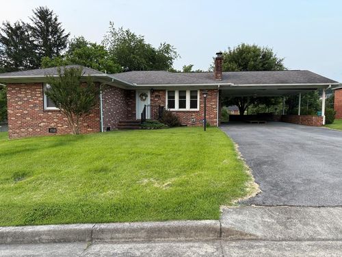 211 Philpot Ave, Richlands, VA, 24641-2924 | Card Image