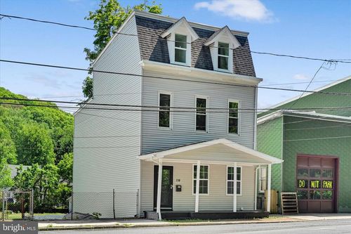 114 E Main St, TREMONT, PA, 17981-1827 | Card Image