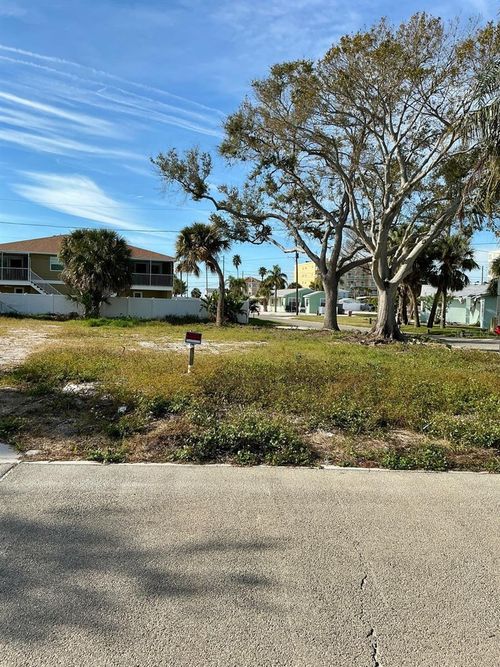 13354 2nd St E, Madeira Beach, FL, 33708-2410 | Card Image