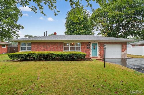 317 Southgate Dr, Belleville, IL, 62223-4324 | Card Image