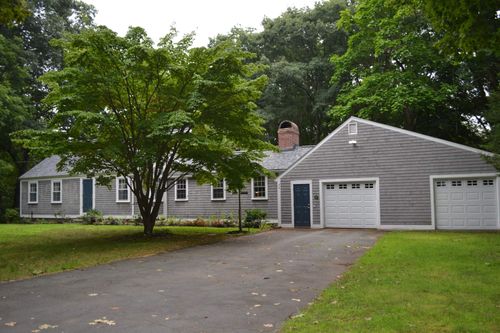 46 Kensington Rd, Hampton Falls, NH, 03844-2204 | Card Image